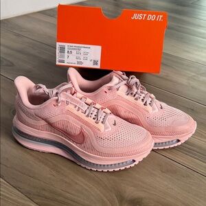 Nike Women's Pegasus Premium size 8.5